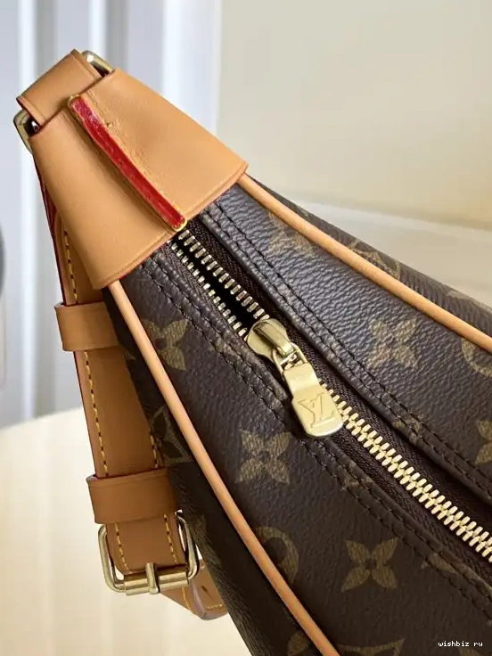 WIS BOULOGNE VUITTON LOUIS 0424
